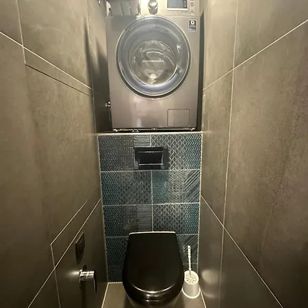 Light Near Center With Easy Transport Access * 布拉迪斯拉发