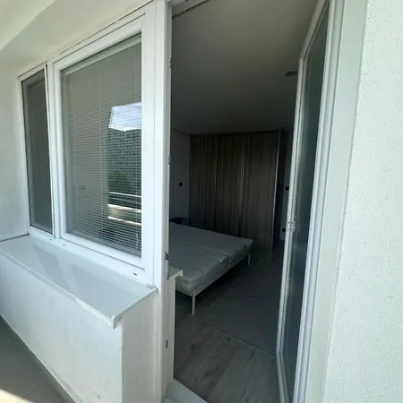 Light Near Center With Easy Transport Access 公寓 *